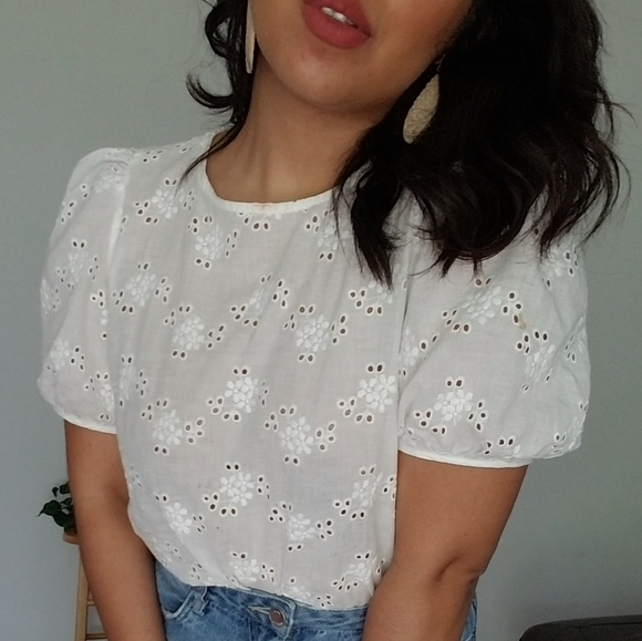 SWEET CAROLINE EYELET PUFF SLEEVE TOP - Picture 8 of 9